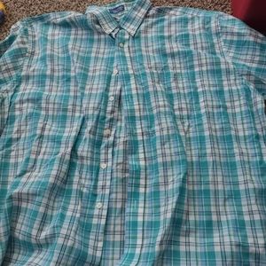 Men's plaid button up